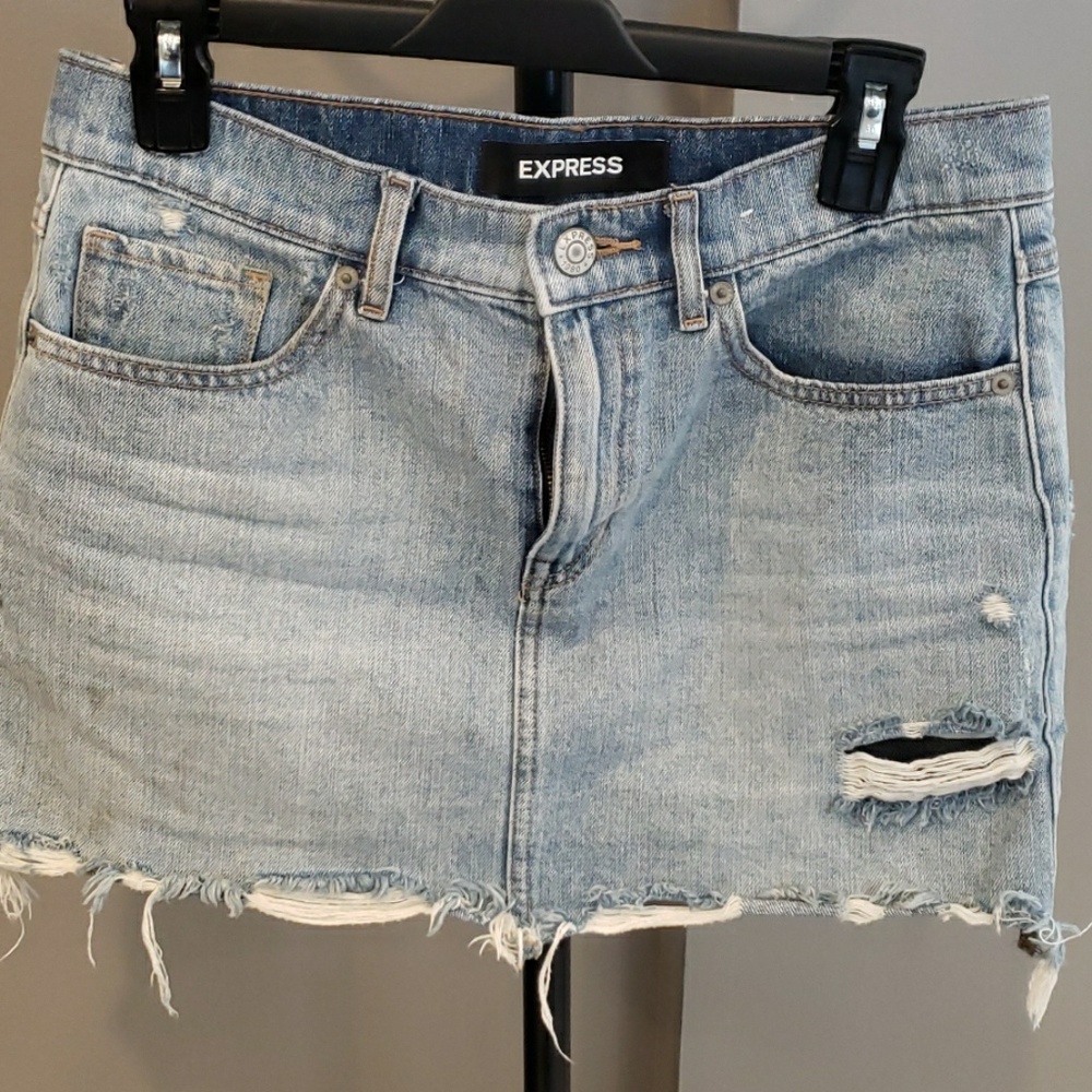 Express womens mini jean skirt, like new, size 4